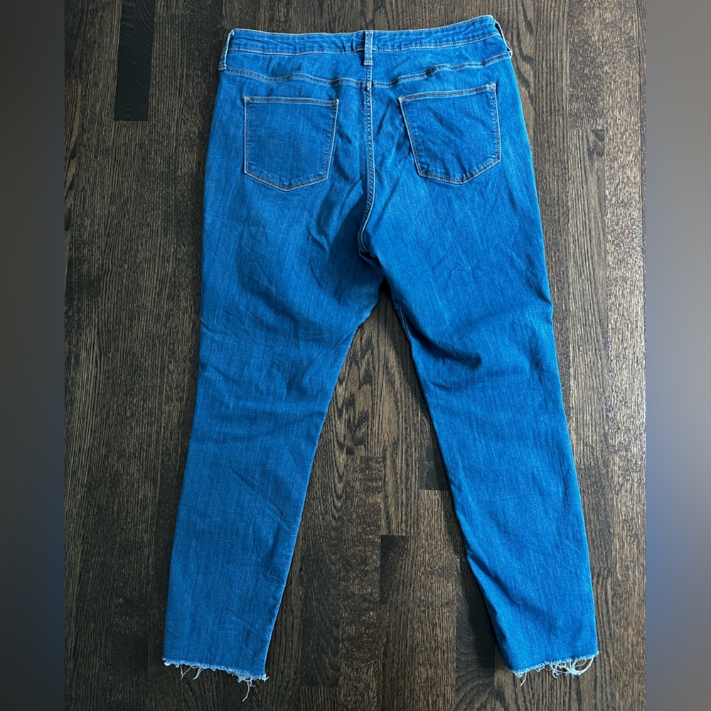 Universal Thread Blue Ankle Cropped Jeans - Picture 4 of 4